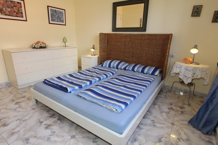 Back to the small photos? Click here...